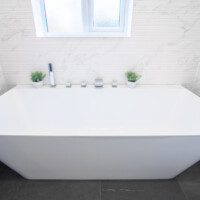Back-to-wall freestanding bath with bath filler and handset